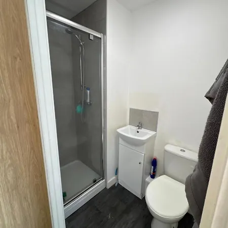 Top-floor Escape With Views * Bradford (West Yorkshire)