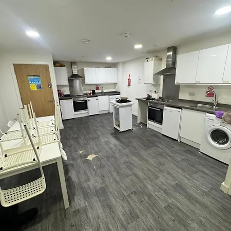 Apartment Top-floor Escape With Views Bradford (West Yorkshire)