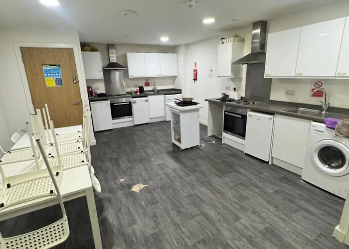 Apartment Top-floor Escape With Views Bradford (West Yorkshire)